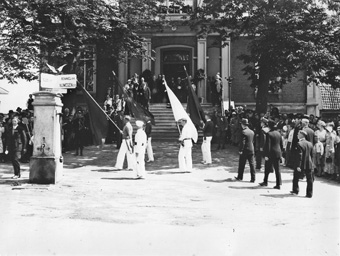 wDefile langs het gemeentehuis, 1936