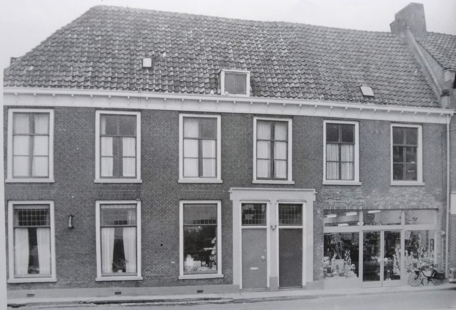 12.B.1 Rond 1970. fotonr C1BF00227