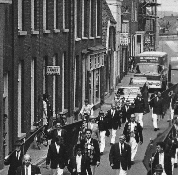 14.B.2. Kapper van Asten. Omstreeks de jaren zestig zeventig