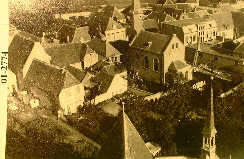 8.B1. F02774. Zicht op Nederlands Hervormde Kerk (voor bombardement vabn 1944)