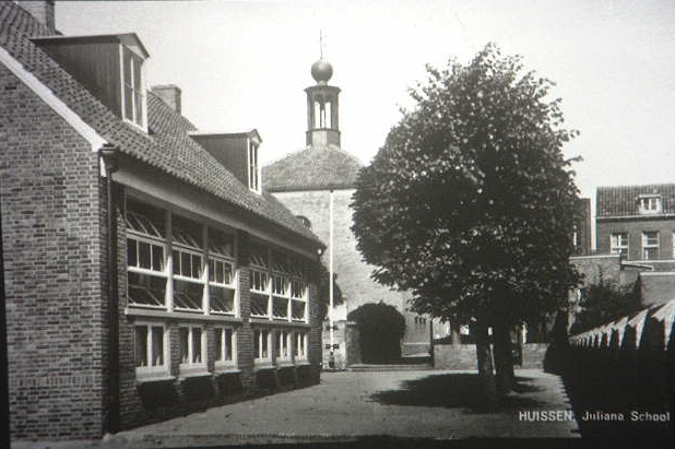 8.B7. Protestantse school f00017
