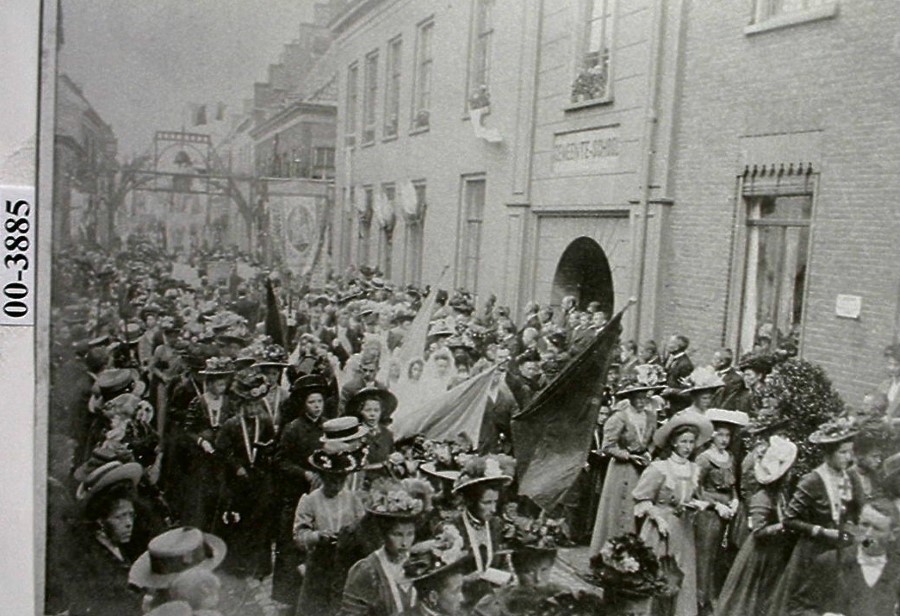 17.B.3 Processie F03885