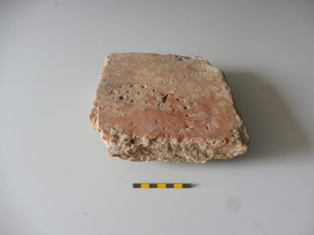 Romeinse tegel uit Huissen met afdruk kindervoetje Klein